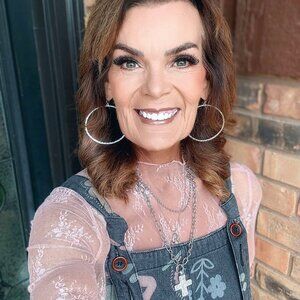 Meet your Posher, Anita